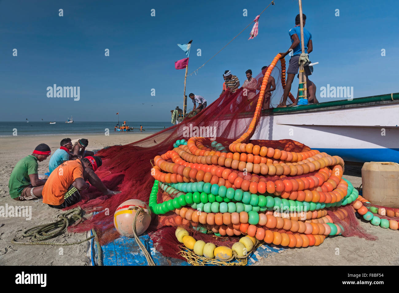 Fischer ihre Netze Colva Beach Goa Indien tendenziell Stockfoto
