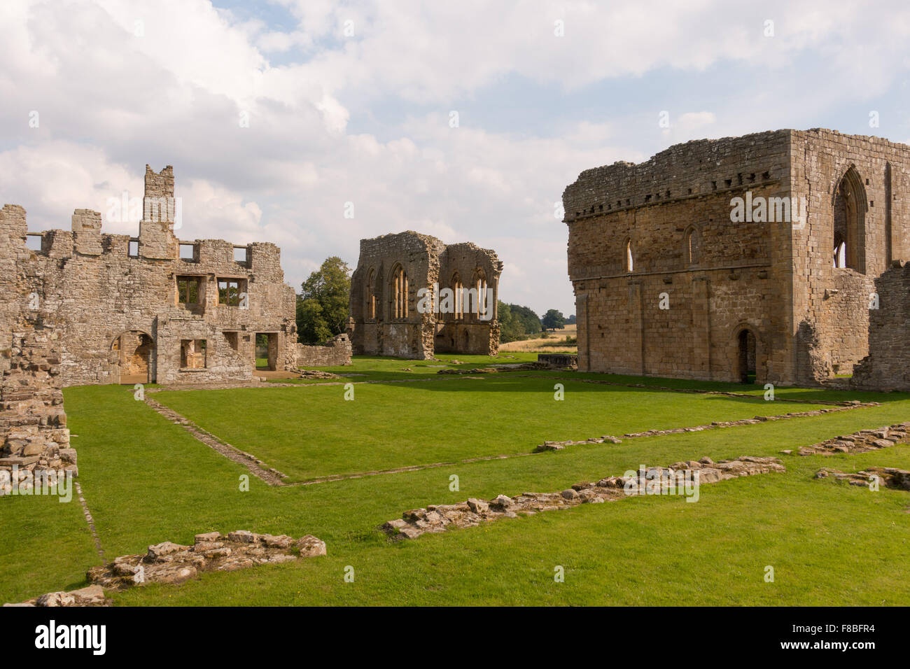 Die Ruinen des 12. Jahrhunderts, Prämonstratenser, Egglestone Abbey auf (Yorkshire) Südufer des Flusses Tees. Stockfoto