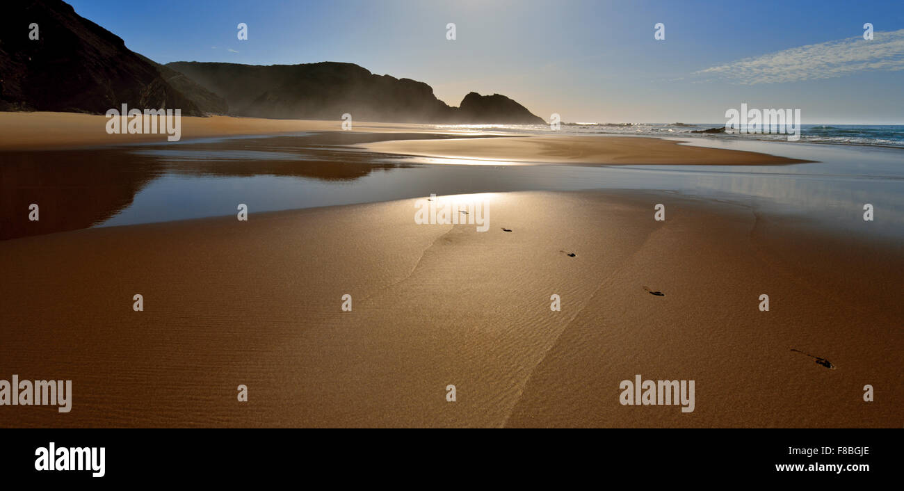Portugal, Algarve: Malerische Strand Panorama in Rogil Stockfoto
