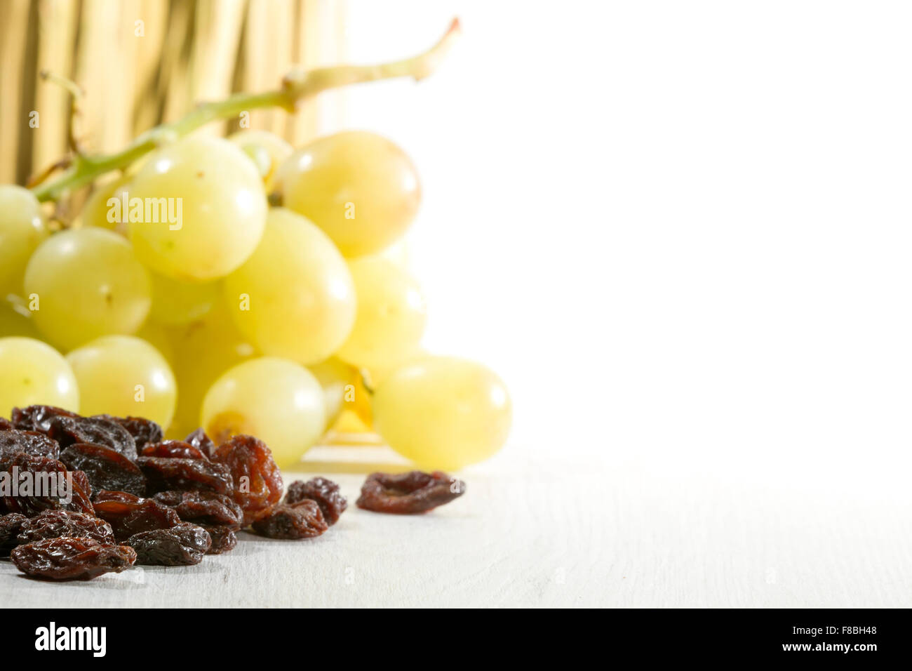 nur brauchen wir Sonne, Rosinen aus reifen Trauben zu erhalten Stockfoto
