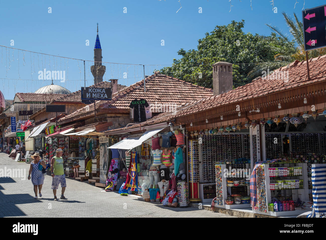 Kleine Straße mit Souvenirläden, Seite, Seite Belediyesi, Antalya, Türkei Stockfoto