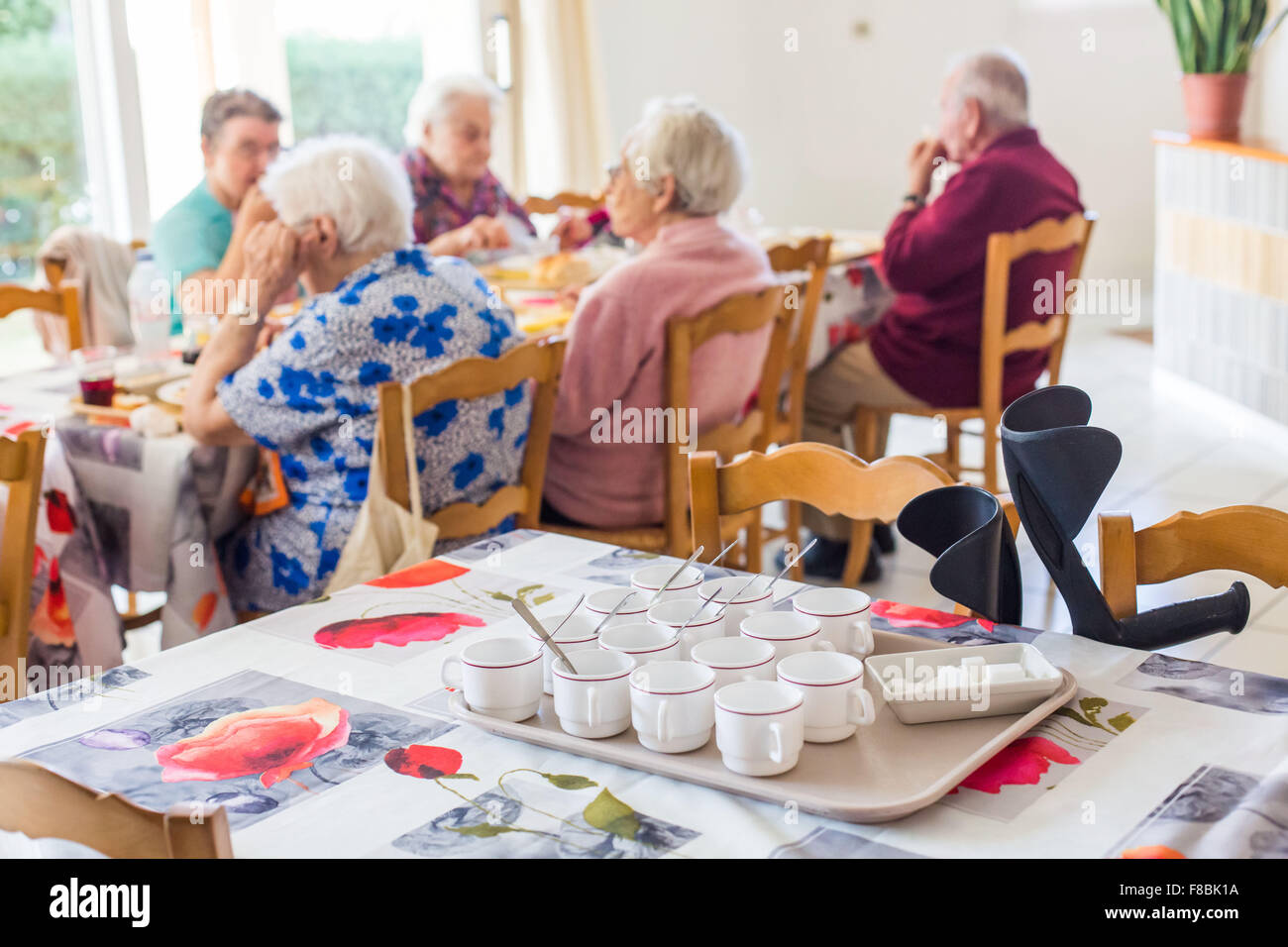 Ältere Vielzwecksäle in der Mensa ein Aufenthaltsrecht für unabhängige Senioren, Dordogne, Frankreich. Stockfoto