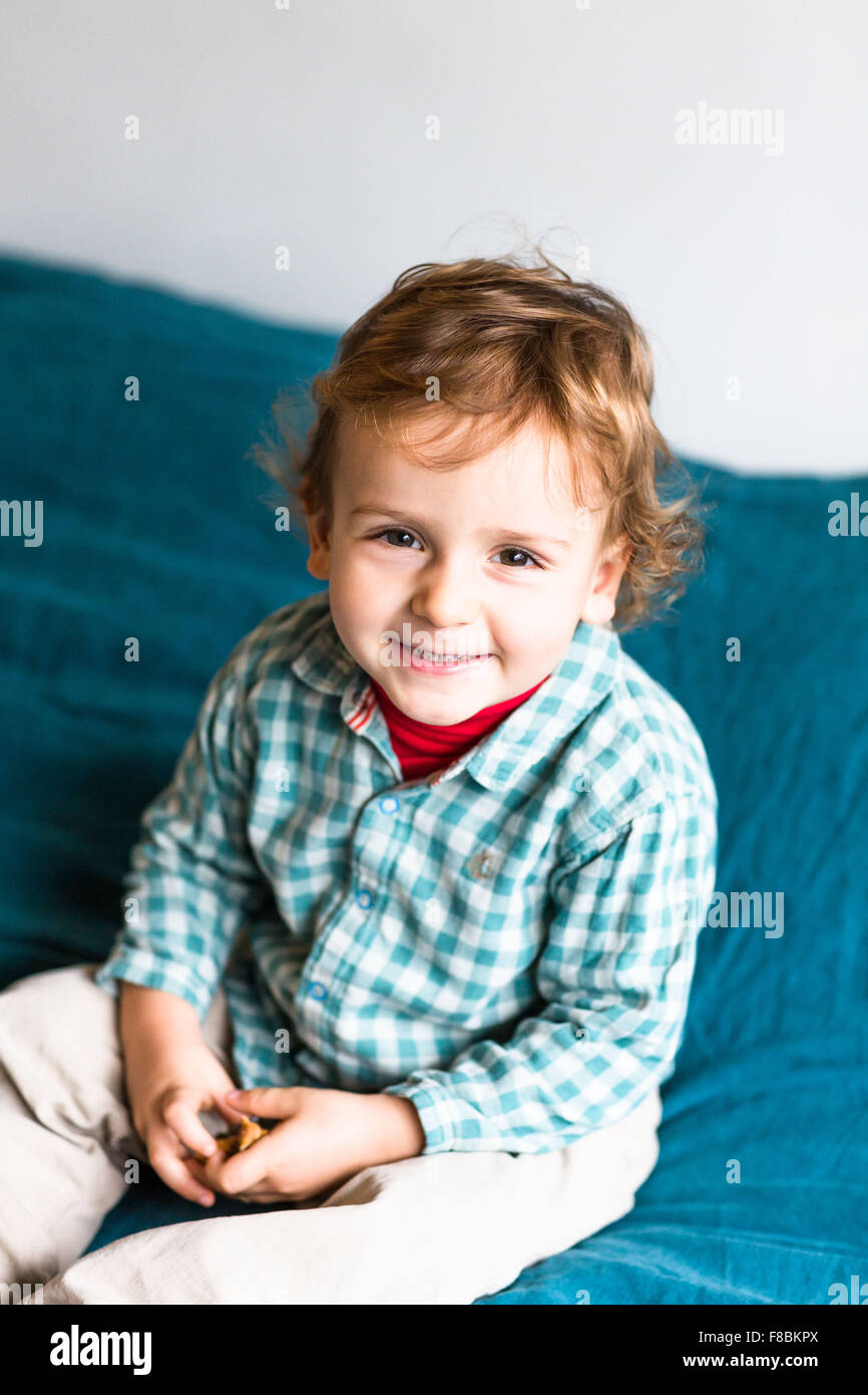 2 jähriger Junge. Stockfoto