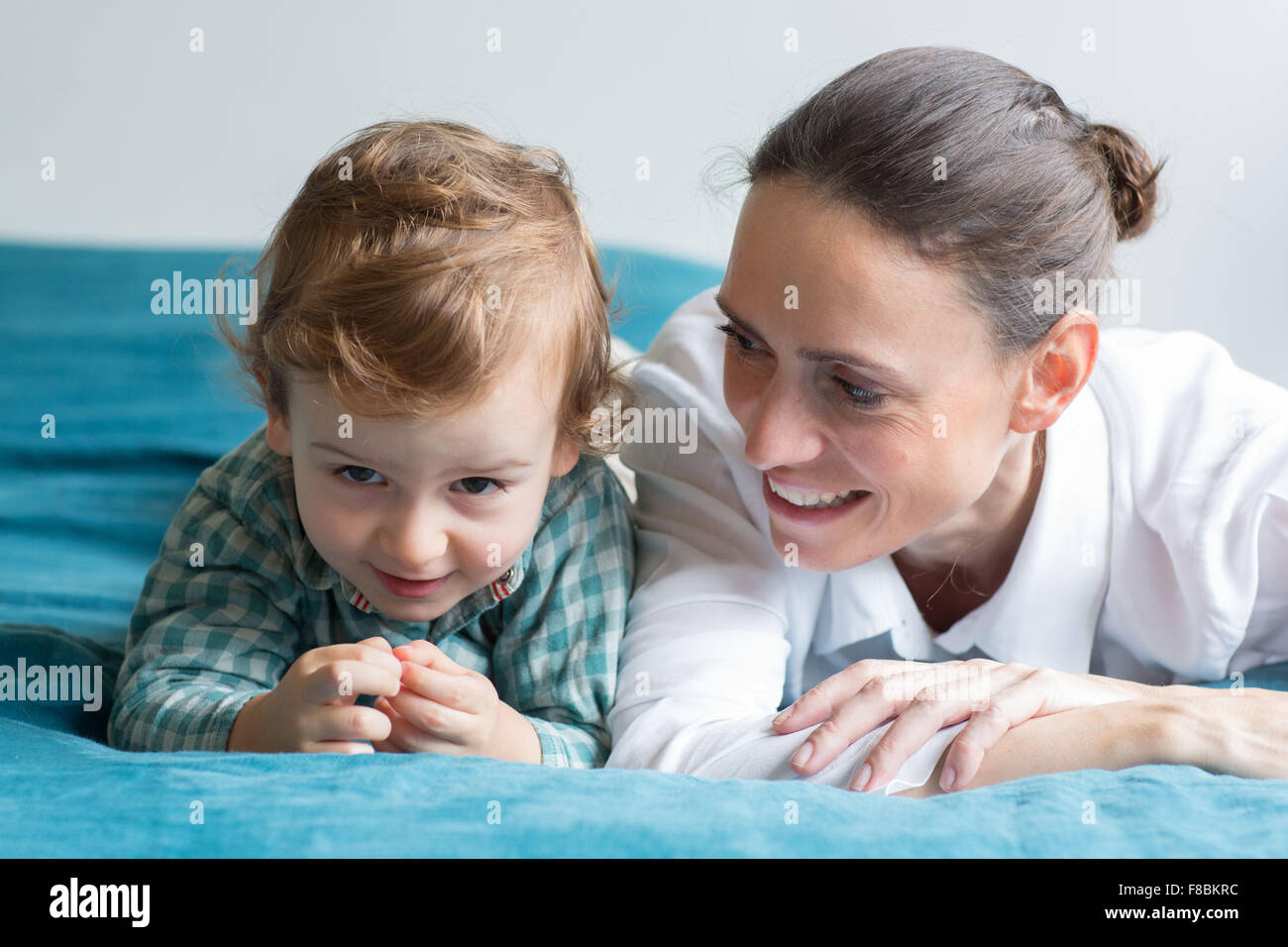 2 jähriger Junge. Stockfoto