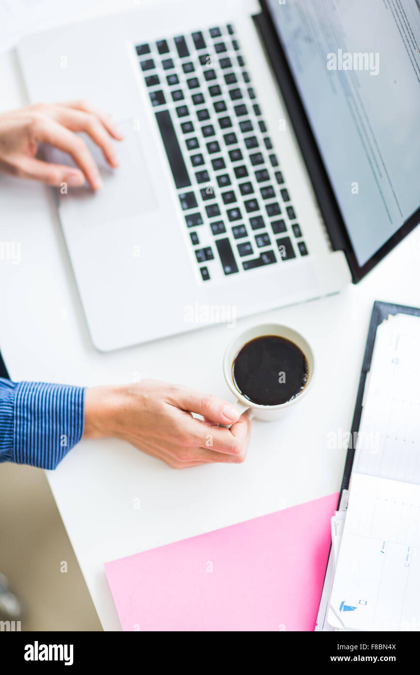 Frauen Kaffee trinken. Stockfoto
