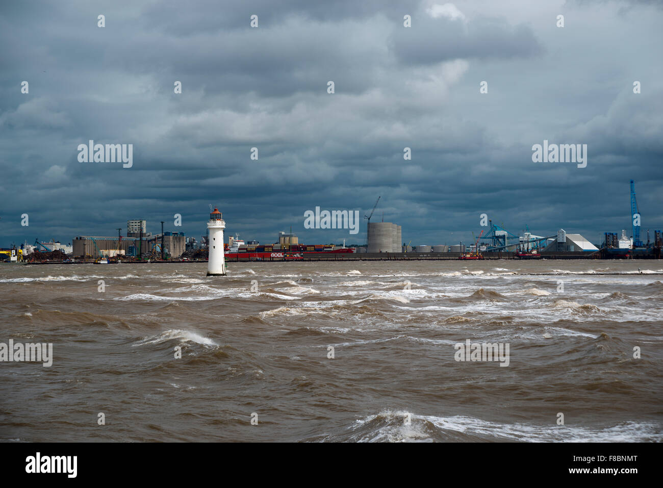 Fort Perch Leuchtturm errichtet an der Mündung des Flusses Mersey North Wirral Halbinsel Liverpool England Stockfoto