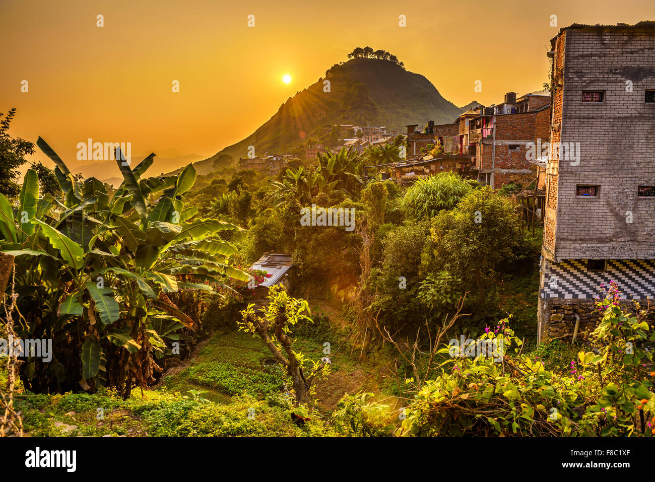 Sonnenuntergang über dem Bandipur in Nepal. HDR verarbeitet. Stockfoto