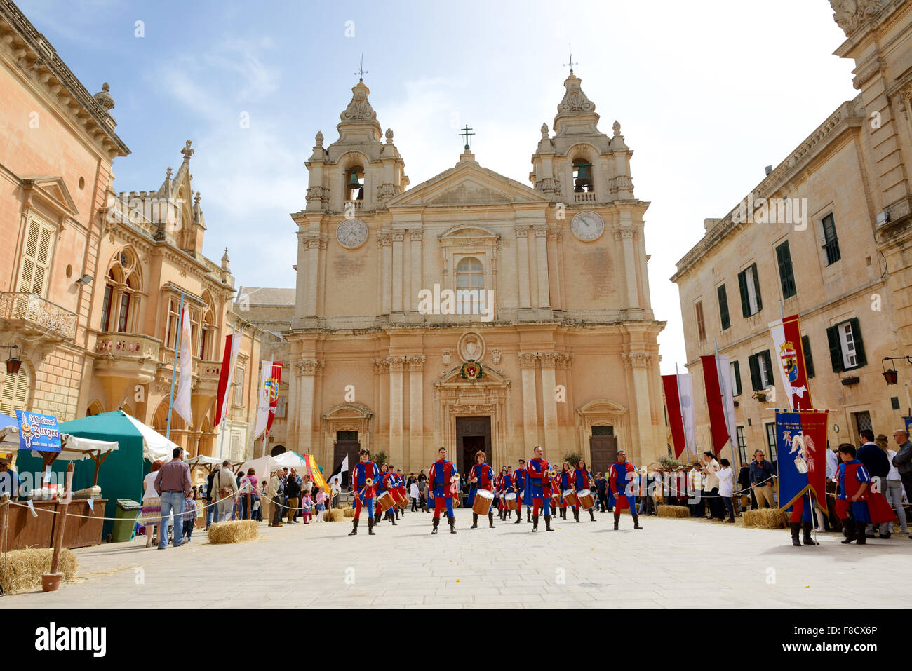 Die Mdina Mittelalterfest und Touristen, Mdina, Malta Stockfoto