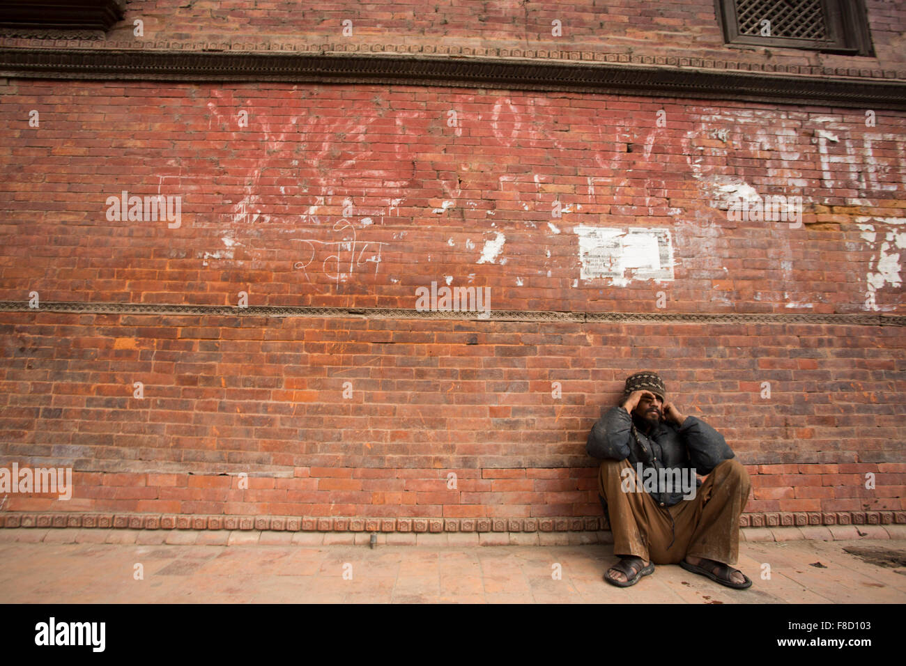 Mann ruht wand -Fotos und -Bildmaterial in hoher Auflösung – Alamy