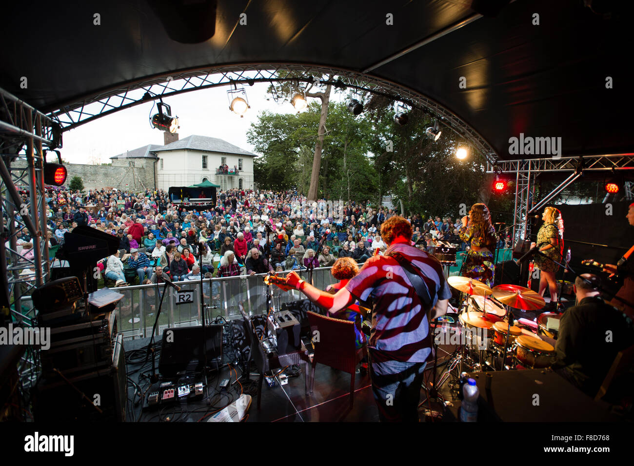 Preisgekrönte walisischen folk-Band 9Bach erklingt in Cardigan Schloss neu restauriert und neu eröffnet. Wales UK Stockfoto