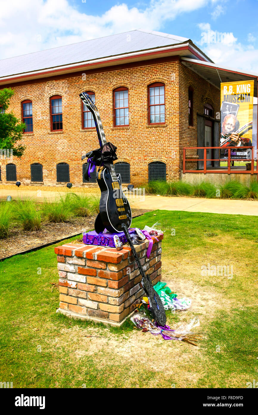 Tribute Gitarre Skulptur außerhalb der B. B. King Museum und Delta Interpretive Center in Indianola, Mississippi Stockfoto