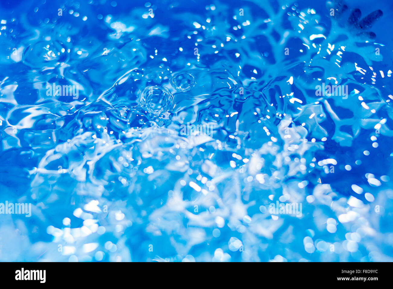 Schneeflocke schmilzt in Wasser Tropfen abstrakten Hintergrund Stockfoto