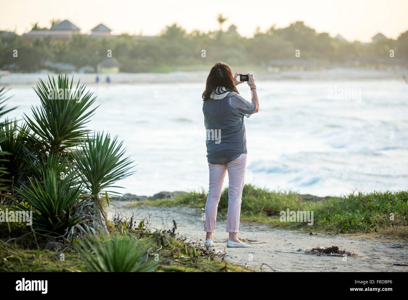Tourist fotografiert den Strand von Varadero, kompakte Kamera, Kuba, Hotel Paradisus Varadero Resort SPA Varadero, Varadero, Kuba, Stockfoto