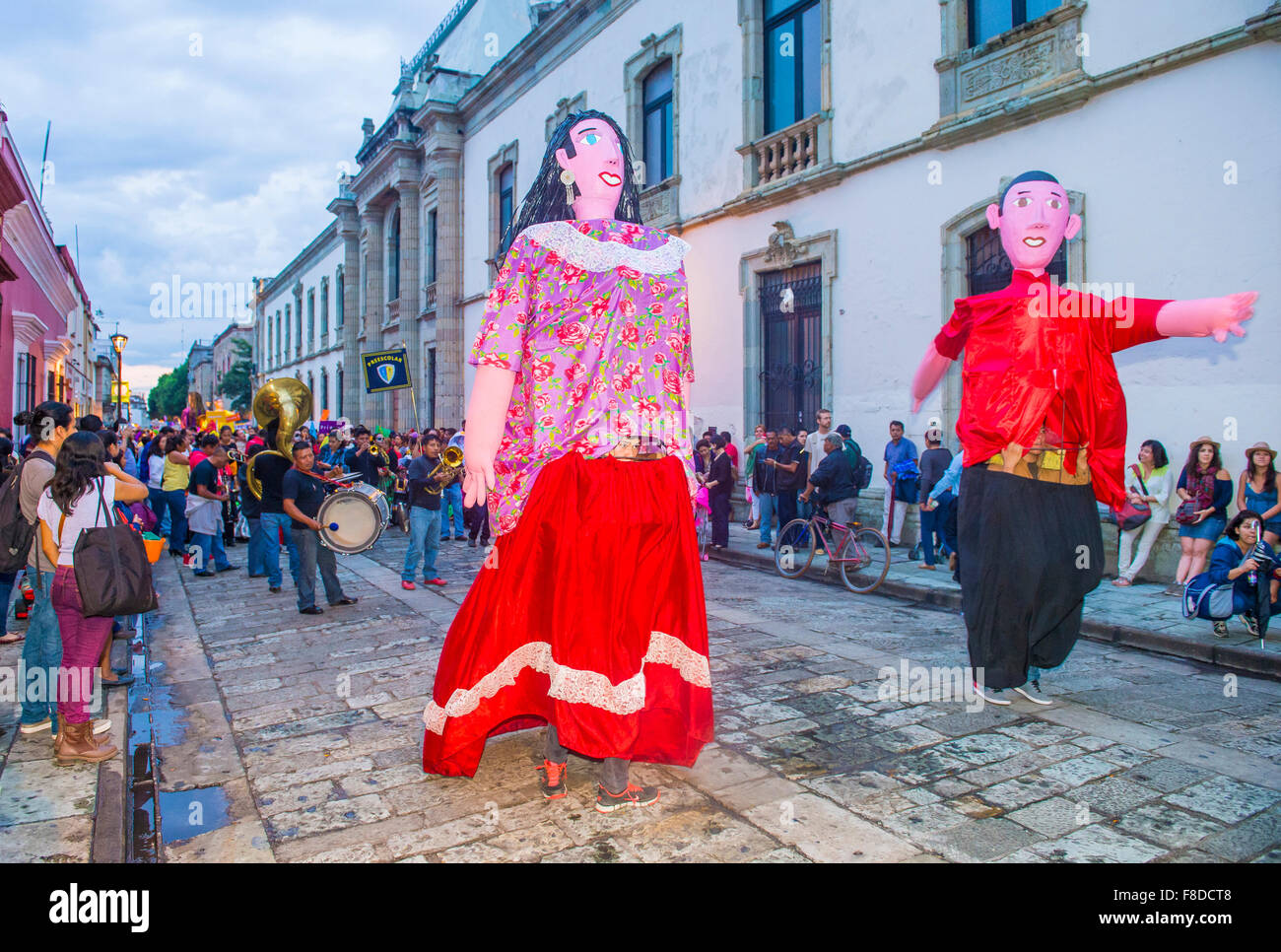 Mojigangas auf dem Jahrmarkt am Tag der Toten in Oaxaca, Mexiko Stockfoto