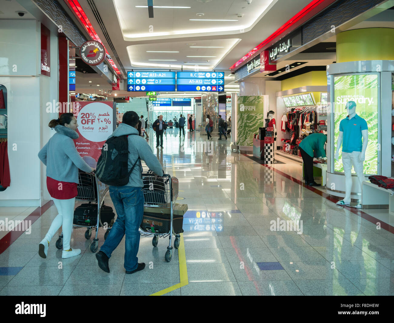 Dubai Internationaler Flughafen Ankunft Terminal 3 Duty Free Shops Stockfotografie Alamy