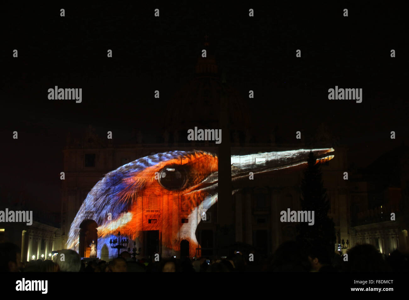 Vatikan. 9. Dezember 2015. Vatikanstadt: die neue Beleuchtung der Basilika von San Pietro in Ehre allen Lebens auf dem Planetenerde.  (Foto: Marco Iacobucci/Alamy live-Nachrichten) Stockfoto