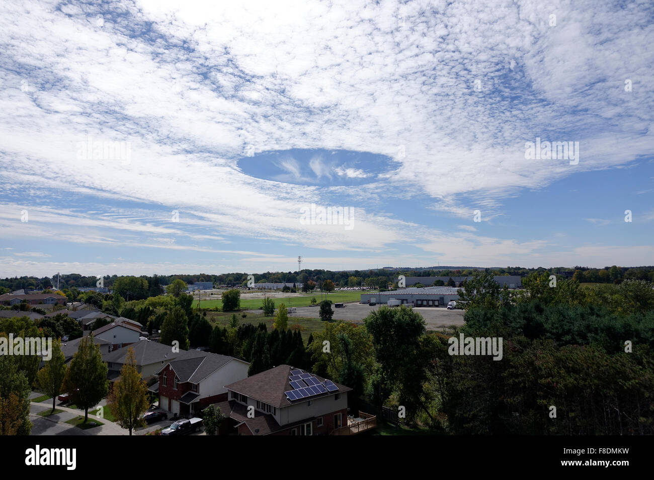 Eine Fallstreak Wolkenformation über Woodstock Ontario Kanada am 1. Oktober 2015 Stockfoto