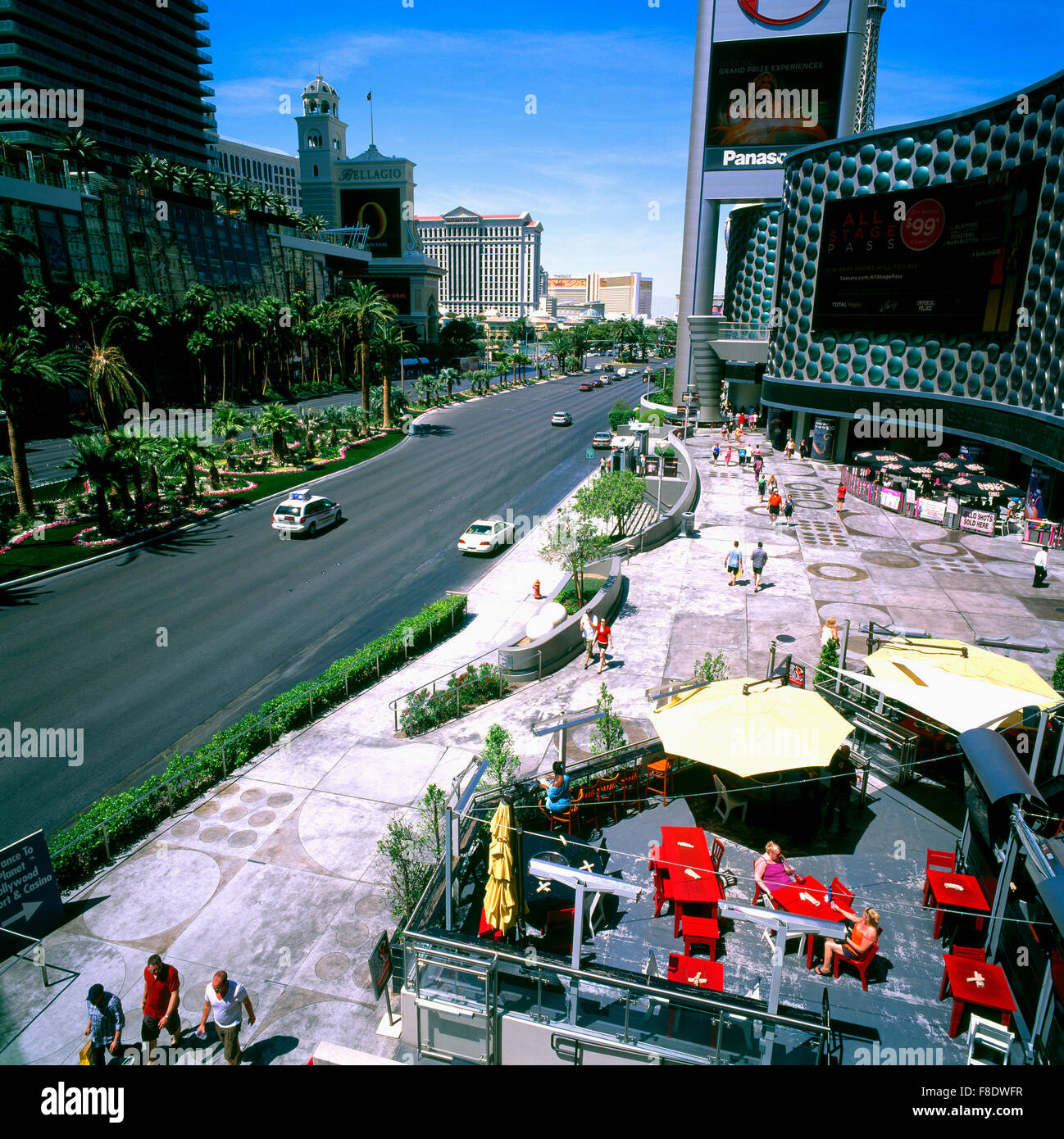 Las Vegas, Nevada, USA - Restaurant im Freien, Hotels und Casinos am Strip (Las Vegas Boulevard) - Straßenszene Stockfoto