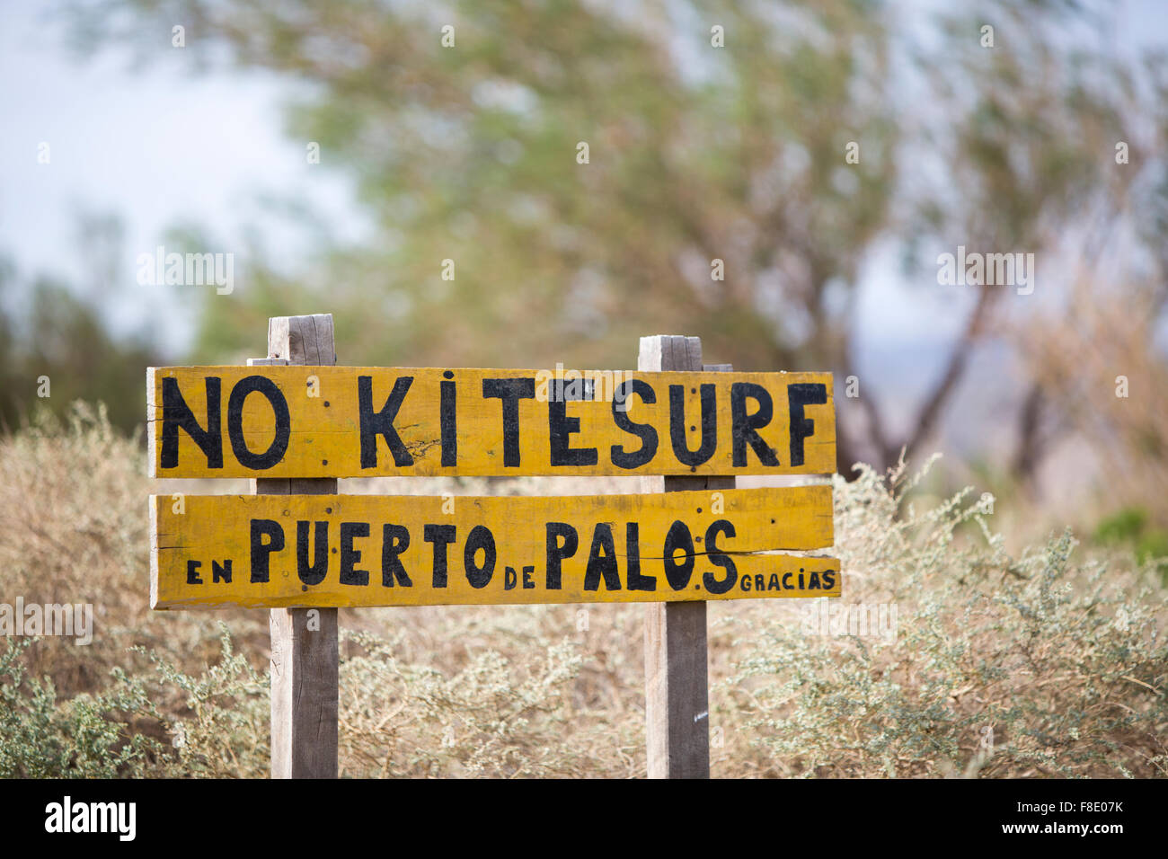 Keine Kite Surf alte Zeichen Holzbrett, Argentinien Stockfoto