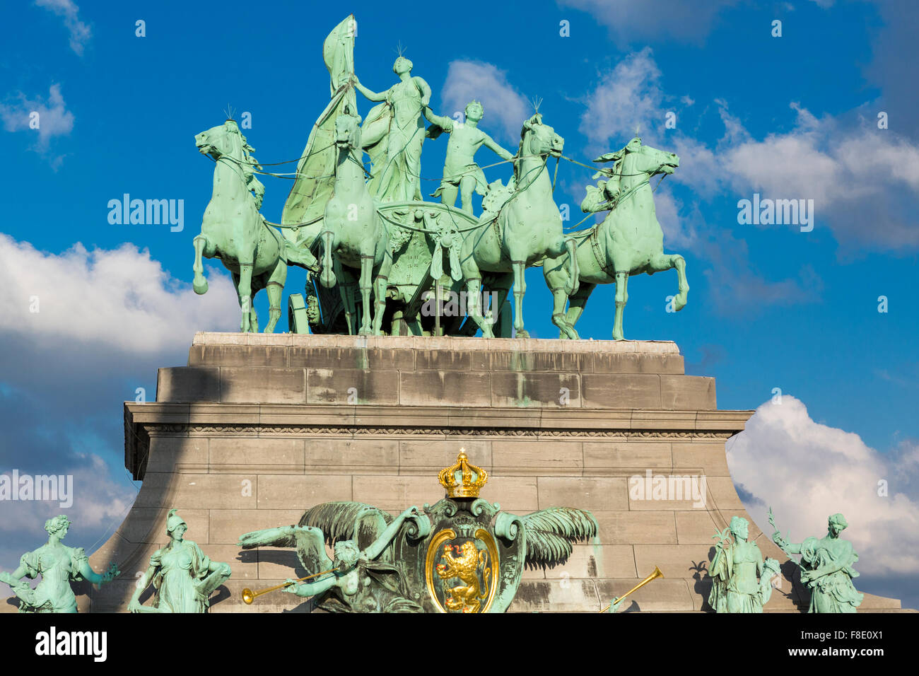 Der Triumphbogen (Arc de Triomphe) im Cinquantenaire Park in Brüssel, war geplant für Nationalausstellung von 1880 bis comm Stockfoto