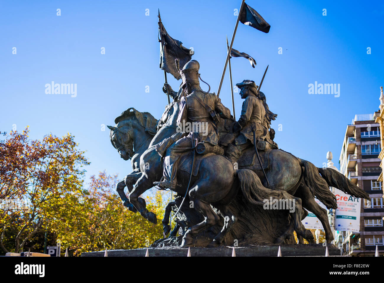 Denkmal für die Jäger von Alcántara - Cazadores de Alcántara-, vor der Kavallerie-Akademie. Valladolid. Spanien Stockfoto