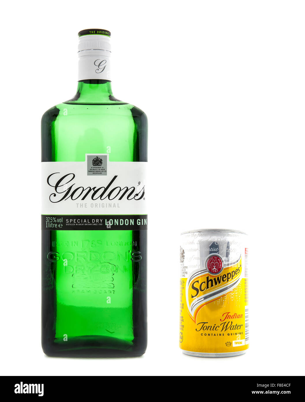 Gin und Tonic. Original Gordons London Dry Gin Flasche und kann von