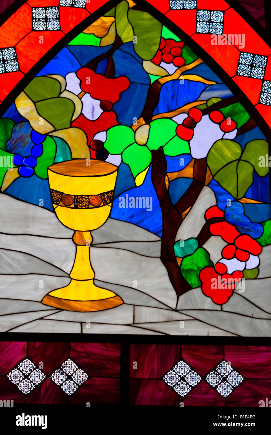 Farbige Glasmalerei in Medellin Kirche Stockfoto