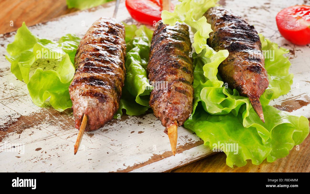 Kebab mit frischem gesunden Gemüse. Selektiven Fokus Stockfoto