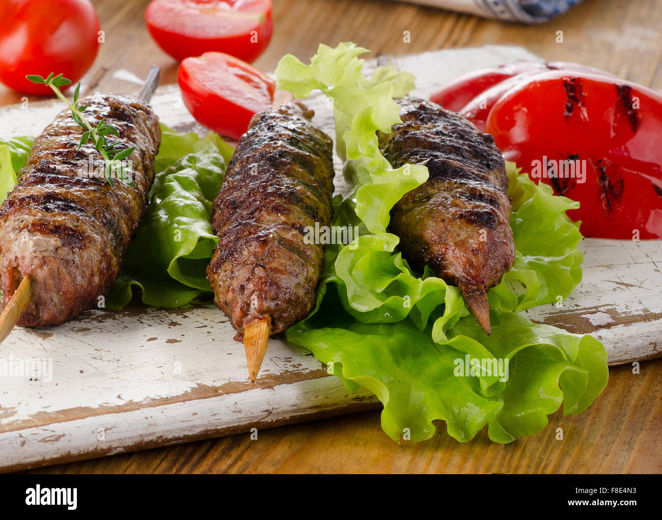 Rindfleisch-Kebab mit gegrilltem Gemüse. Selektiven Fokus Stockfoto