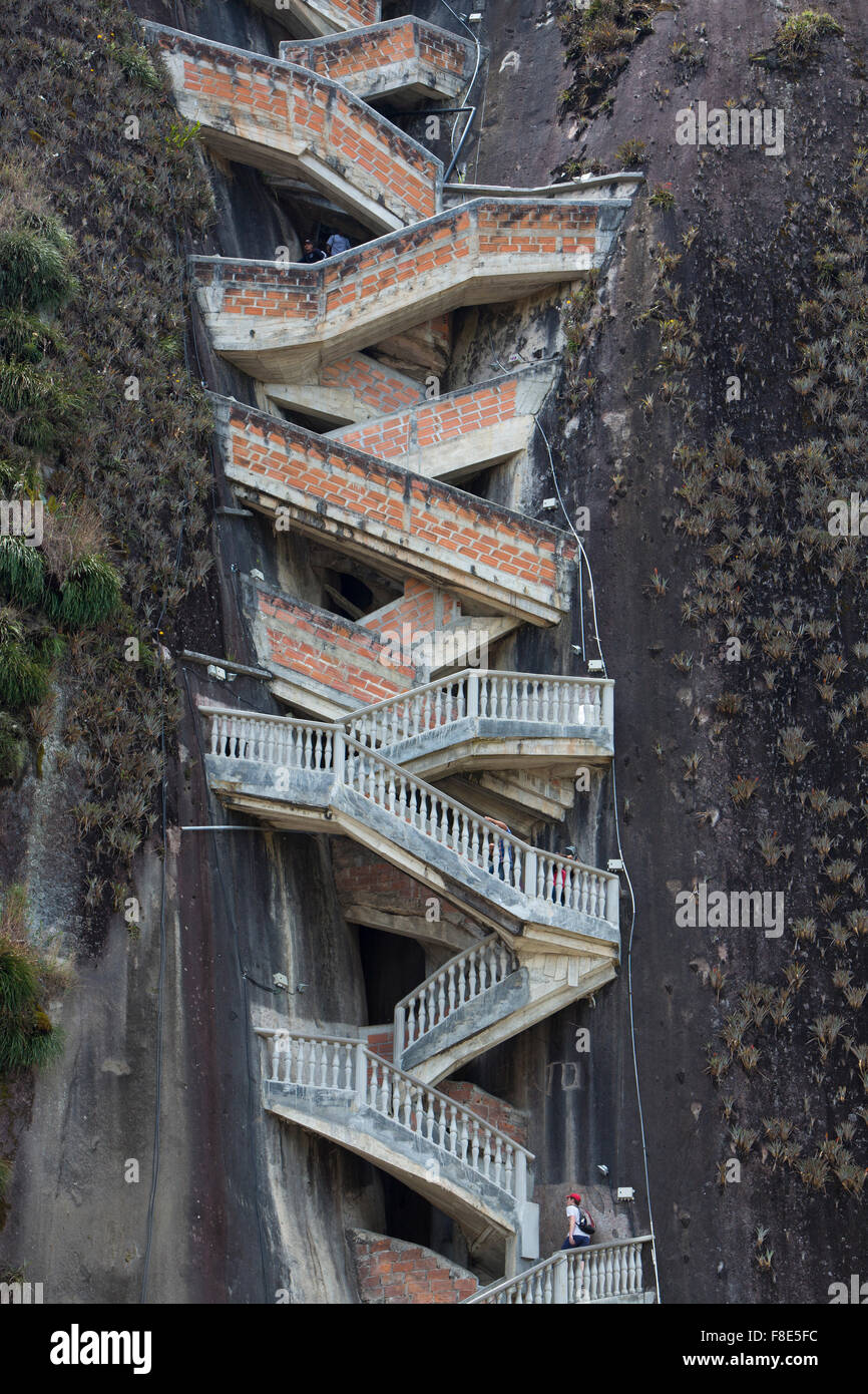 Steile Stufen aufsteigen Guatape Rock, Piedra el Penol, Kolumbien Stockfoto