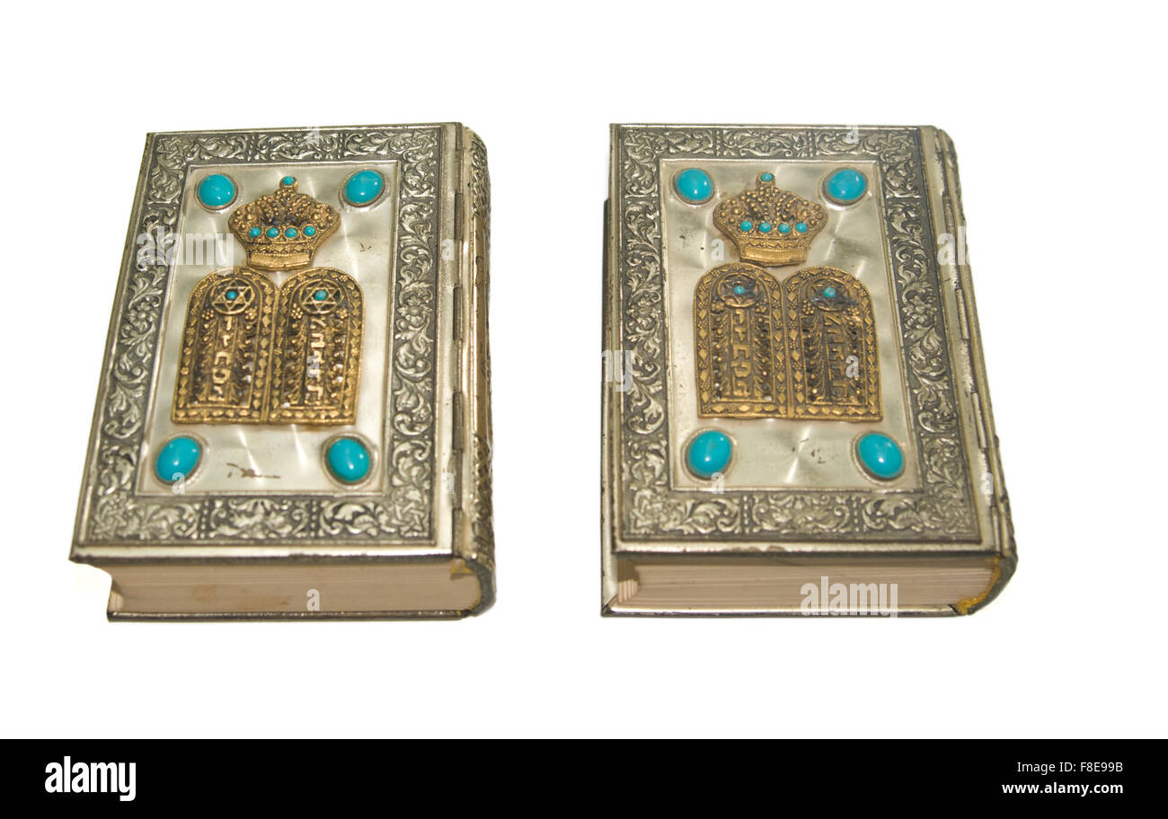 Jüdischen Sidur (Gebetbuch) für die hohen Feiertage Rosch Haschana und Jom Kippour auf weißem Hintergrund Stockfoto