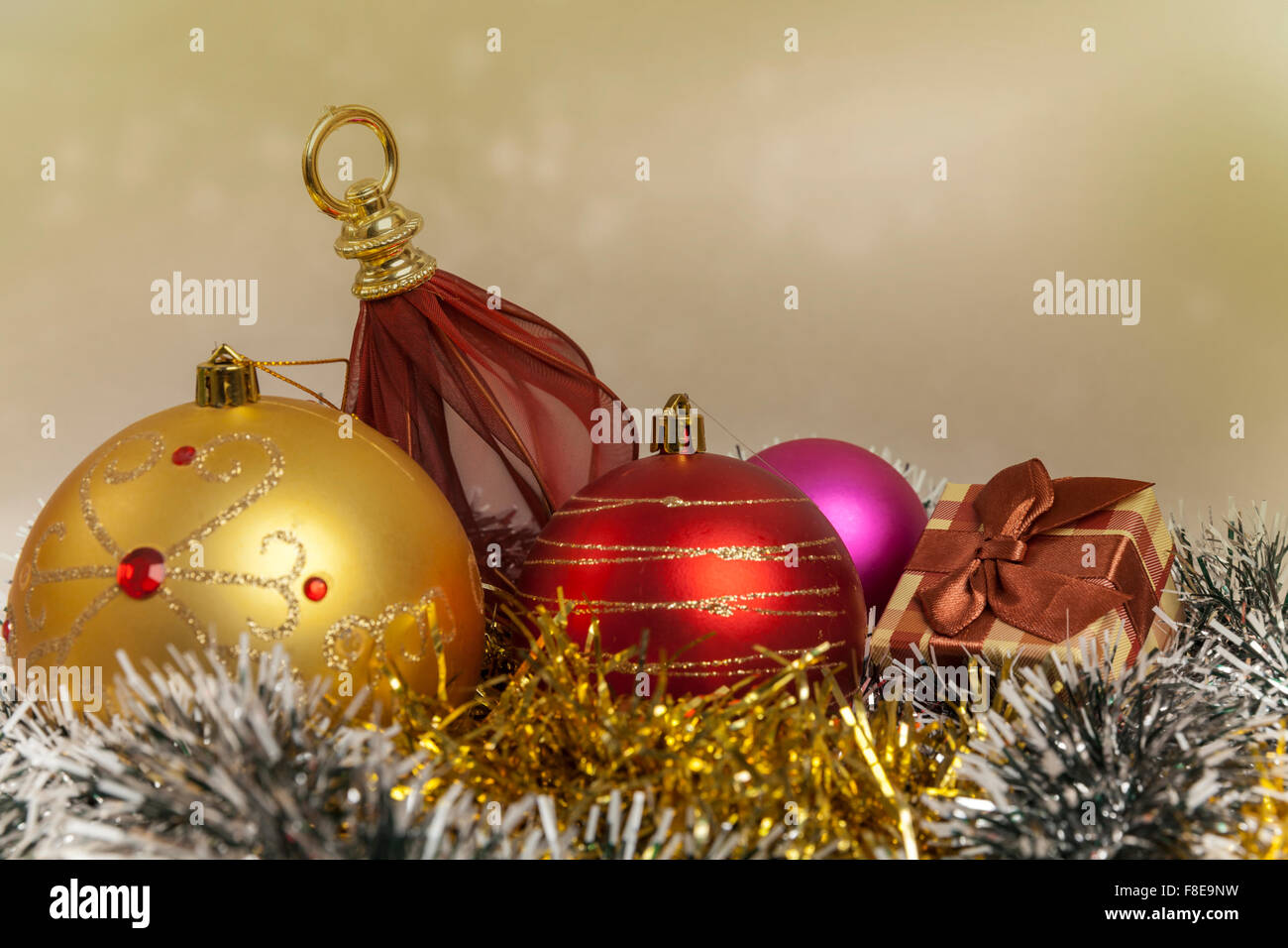 Weihnachten Dekoration Hintergrund mit Kugeln Stockfoto