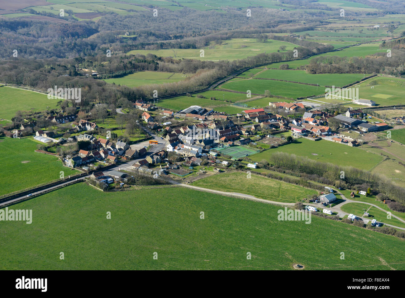 Eine Luftaufnahme von der North Yorkshire Dorf Lythe, in der Nähe von Whitby und innerhalb der North York Moors National Park. Stockfoto