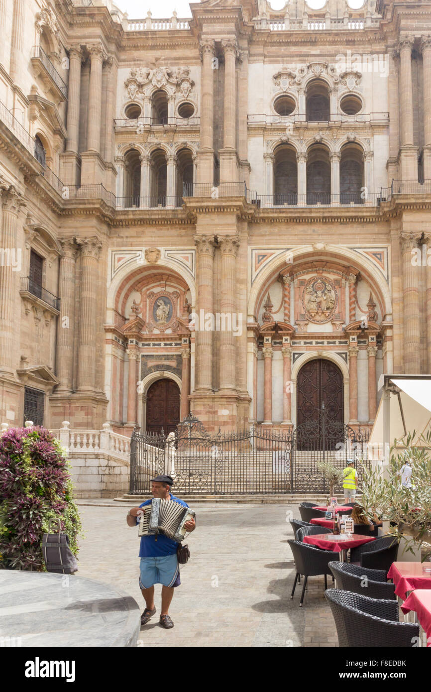 Busker außerhalb der Kathedrale von Málaga, Andalusien, Spanien Stockfoto