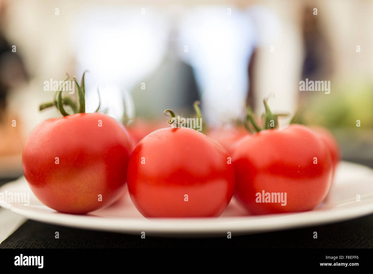 Tomaten auf einem Teller Stockfoto
