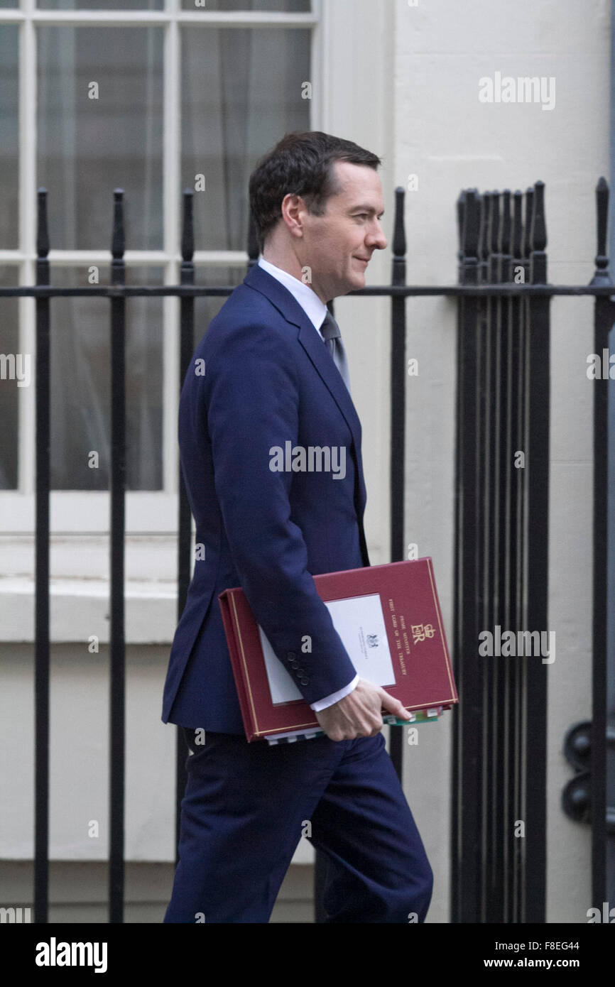 Westminster London, UK. 9. Dezember 2015. Kanzler George Osborne verlässt Downing Street für die wöchentliche Beschreibendem Fragen im Auftrag der Regierung Credit: Amer Ghazzal/Alamy Live-Nachrichten Stockfoto
