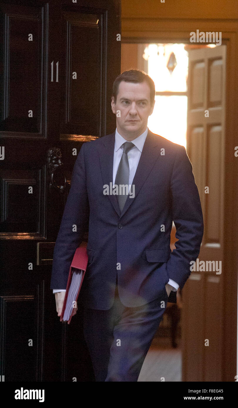 Westminster London, UK. 9. Dezember 2015. Kanzler George Osborne verlässt Downing Street für die wöchentliche Beschreibendem Fragen im Auftrag der Regierung Credit: Amer Ghazzal/Alamy Live-Nachrichten Stockfoto