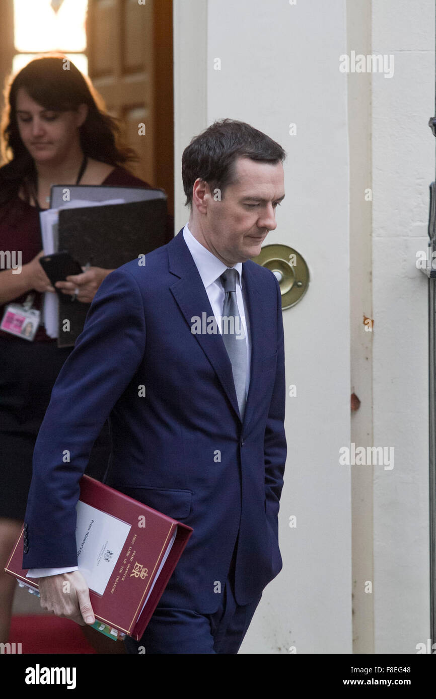 Westminster London, UK. 9. Dezember 2015. Kanzler George Osborne verlässt Downing Street für die wöchentliche Beschreibendem Fragen im Auftrag der Regierung Credit: Amer Ghazzal/Alamy Live-Nachrichten Stockfoto