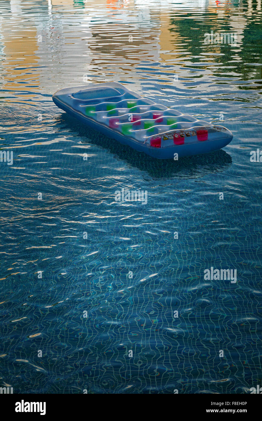 Luftmatratze Wasser Stockfotos und -bilder Kaufen - Alamy