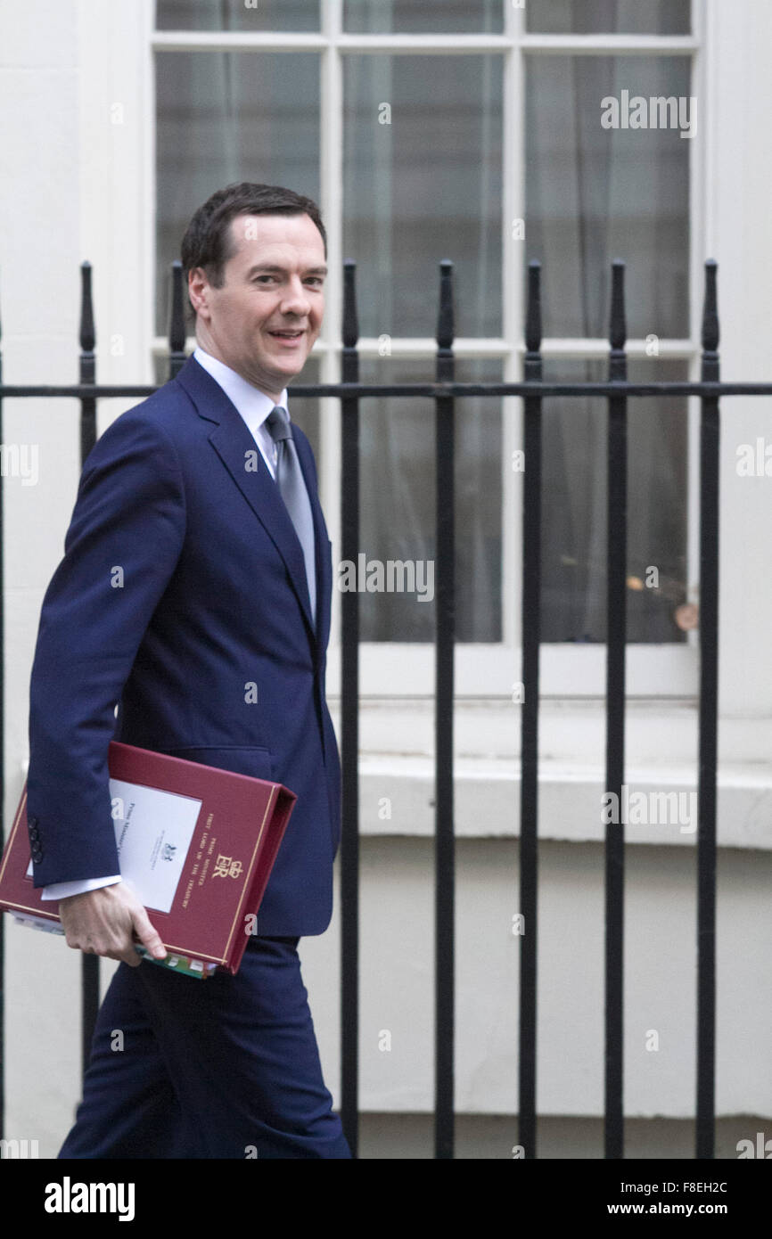 Westminster London, UK. 9. Dezember 2015. Kanzler George Osborne verlässt Downing Street für die wöchentliche Beschreibendem Fragen im Auftrag der Regierung Credit: Amer Ghazzal/Alamy Live-Nachrichten Stockfoto