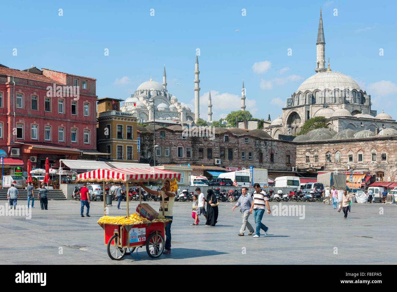 Istanbul, Eminönü, Rechts sterben Rüstem Pasa Camii, Im Hintergrund Die Süleymaniye Stockfoto