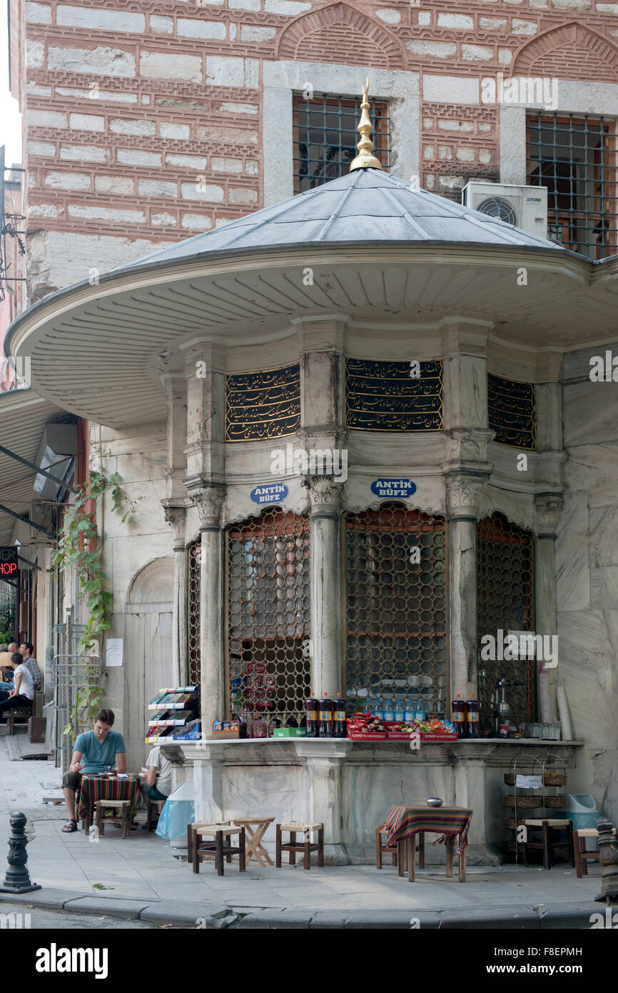 Istanbul, Kiosk an der Beşir Ağa Cami in der Alayköskü CAD Stockfoto