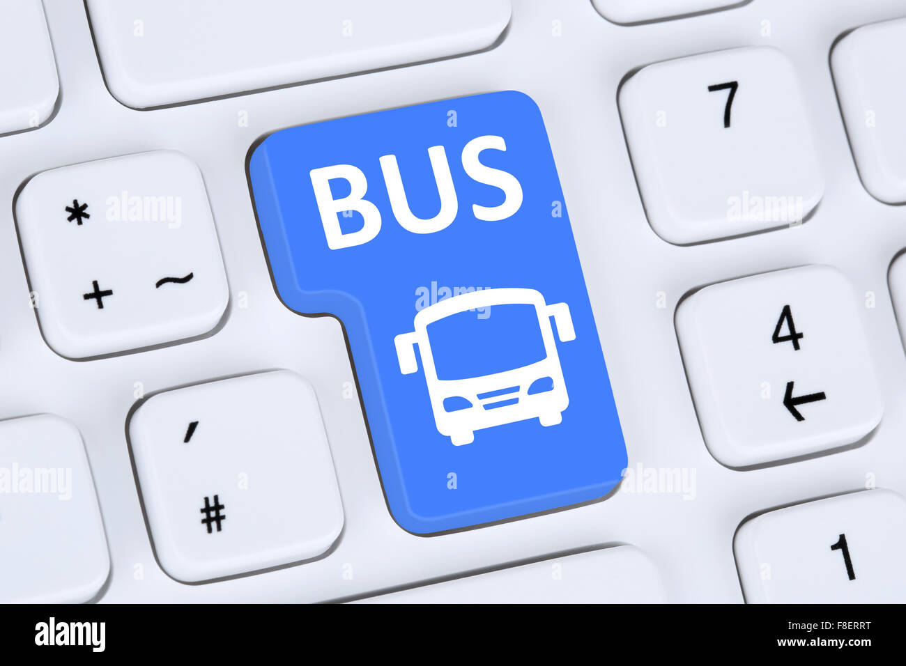 Buchen Sie einen Bus oder Reisebus online Internet Buchung Computer Konzept Stockfoto