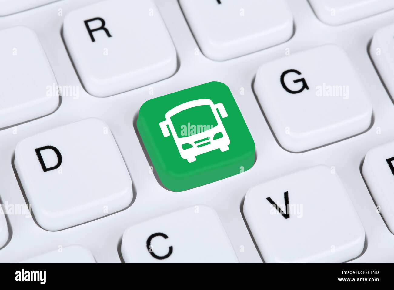 Buchen Sie einen Bus oder Reisebus Reise Reise Online-Buchung Computer Konzept Internetverkehr Stockfoto