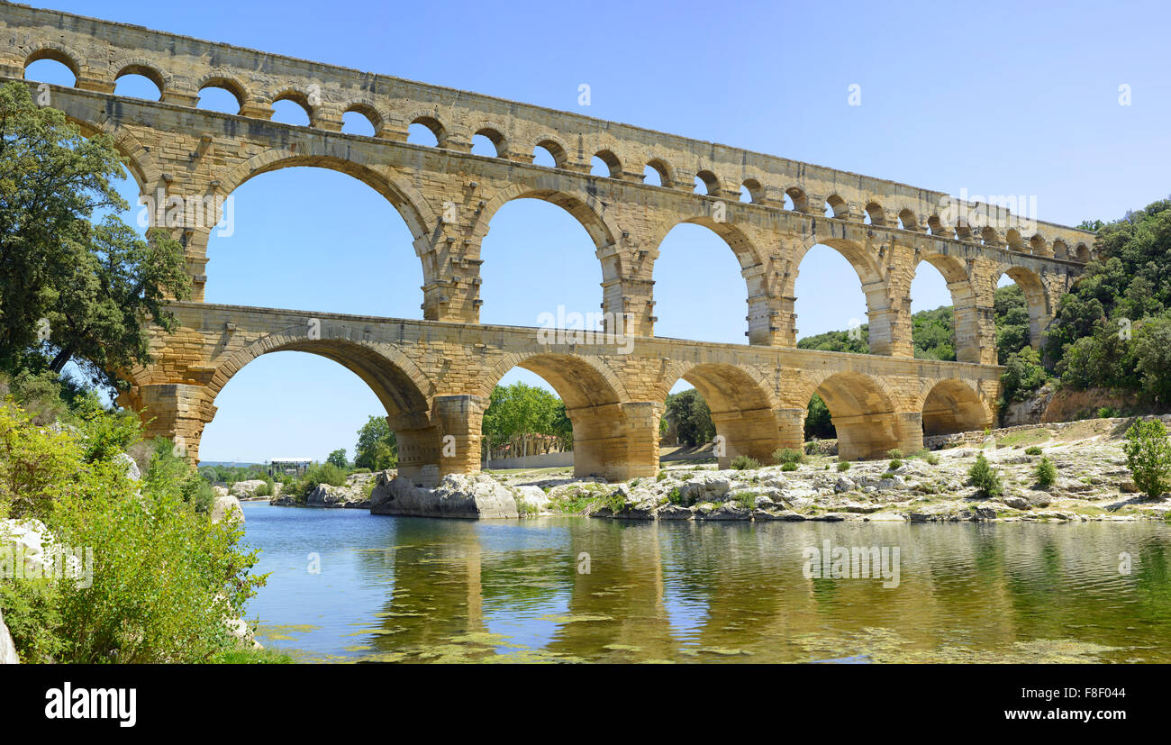 Römischer Aquädukt Pont du Gard, UNESCO-Weltkulturerbe. Das Hotel liegt in der Nähe von Nimes, Languedoc, Frankreich, Europa. Stockfoto