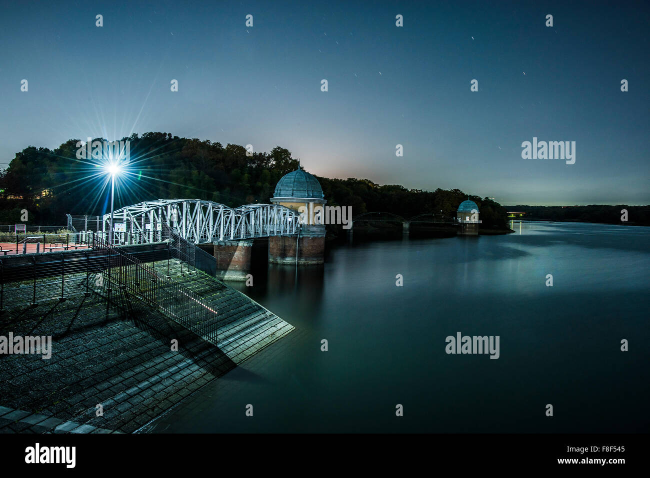 Aufnahme Türmen an Murayama Reservoir, Stadt Higashiyamato, Tokyo
