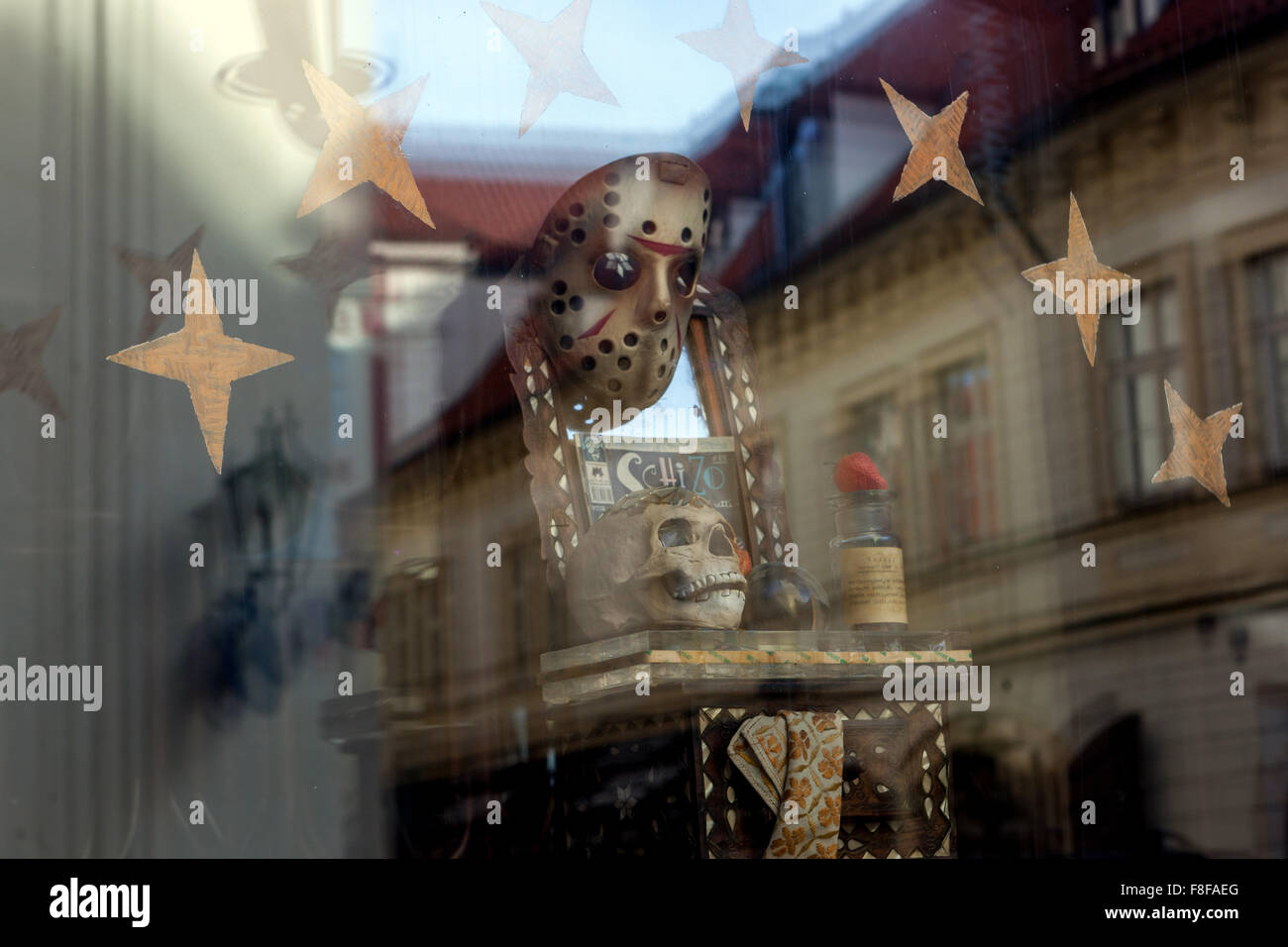 Ein Schaufenster im Chapeau Rouge Club, Old Town, Prag, Tschechische Republik Stockfoto