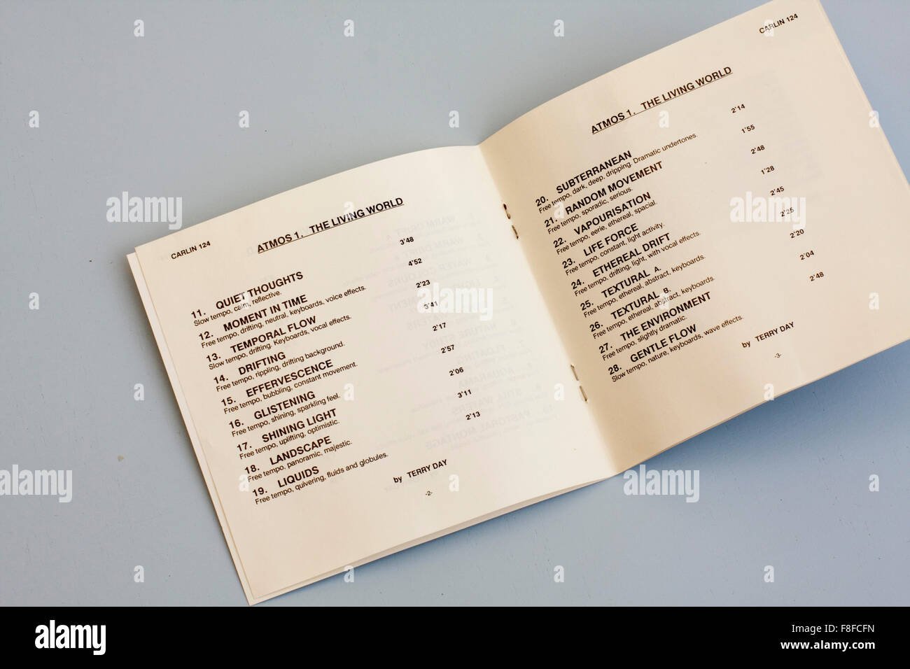 Offenes Heft von der cd Atmos1. Die lebendige Welt Stockfoto