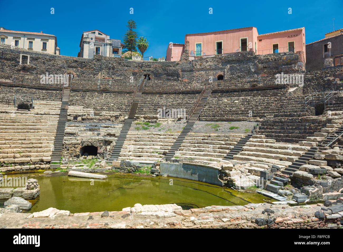 Römisches Theater Catania, Blick auf das Auditorium des Teatro Romano im historischen Zentrum der Stadt Catania, Sizilien. Stockfoto