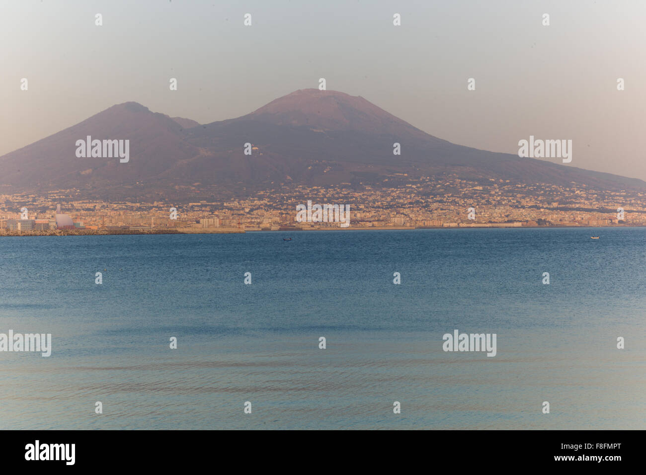 Panorama von Neapel, Napoli, Italien bei Sonnenuntergang. Stockfoto